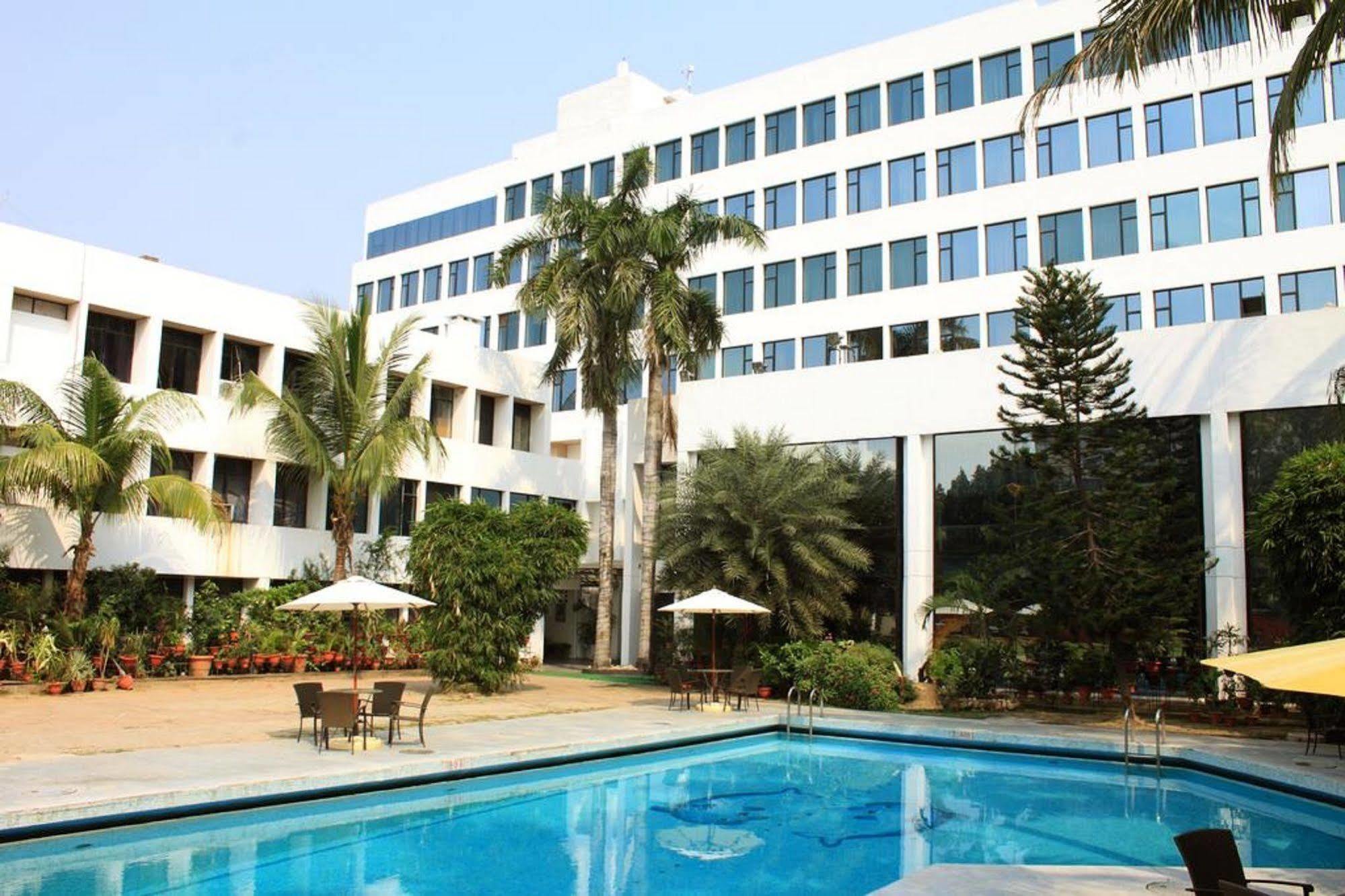 פאטנה Hotel Maurya Patna מראה חיצוני תמונה