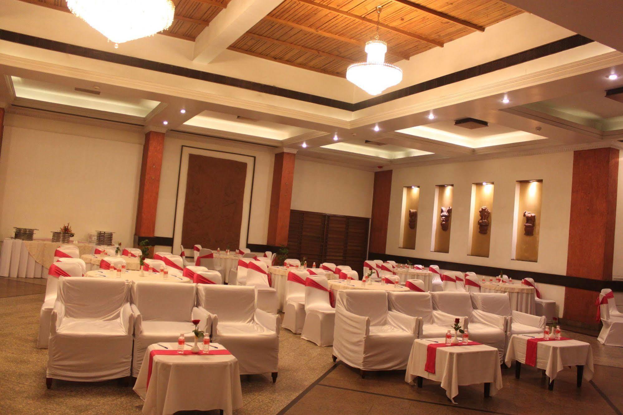 פאטנה Hotel Maurya Patna מראה חיצוני תמונה